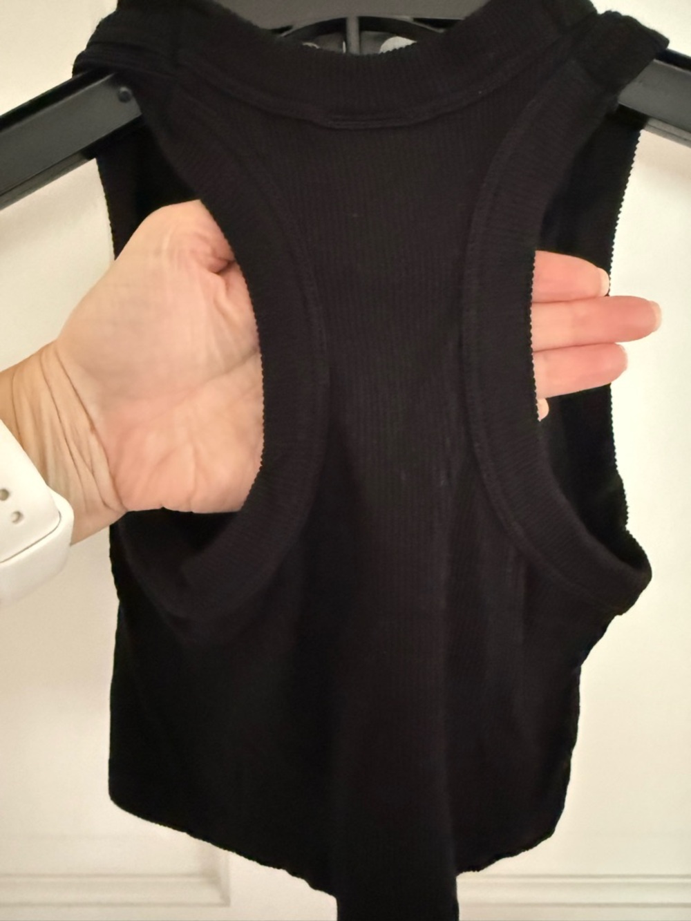 Suzette Black Ribbed Cropped Tank - Women - Picture 3 of 4
